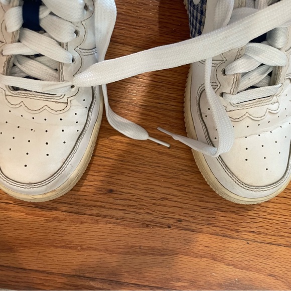 Nike Air sneakers. Kids size 5.5 . - Picture 8 of 11